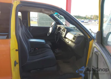 2000 Dodge Dakota Slt/Sport from USA, damaged, VIN 1B7GL22X6YS565381